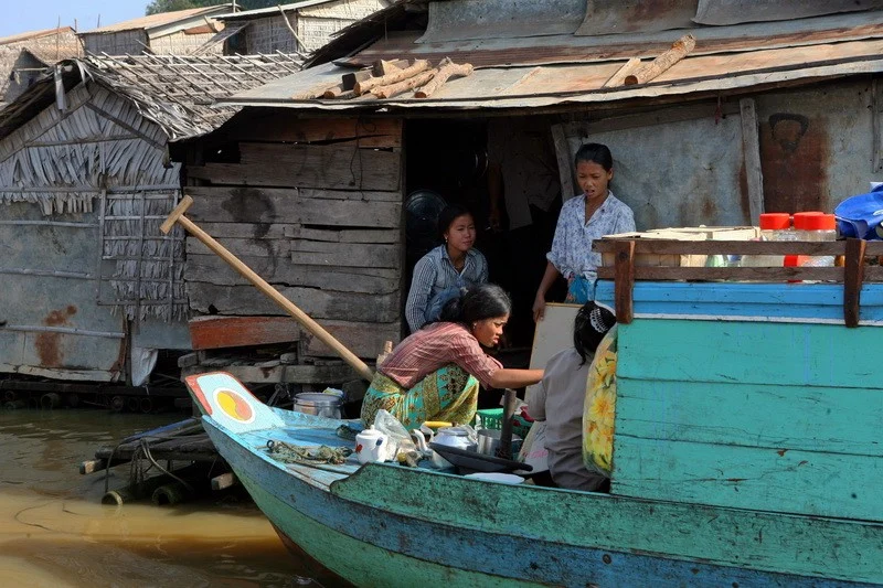 Cambodia./ Камбоджа, утро в рыбацкой деревне на водах Меконга,