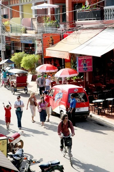 Cambodia./ Городская улица в Сиемриеп днем, Камбоджа