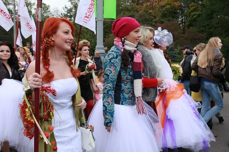 Parade of brides, Moscow,2012/ Парад невест 2012, Москва, парк Сокольники