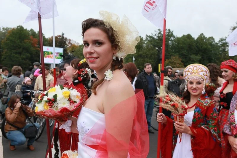 Parade of brides, Moscow,2012/ Парад невест 2012, Москва, парк Сокольники